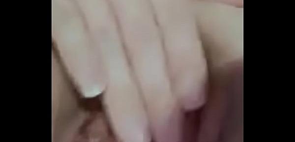 Making her pussy Squirt